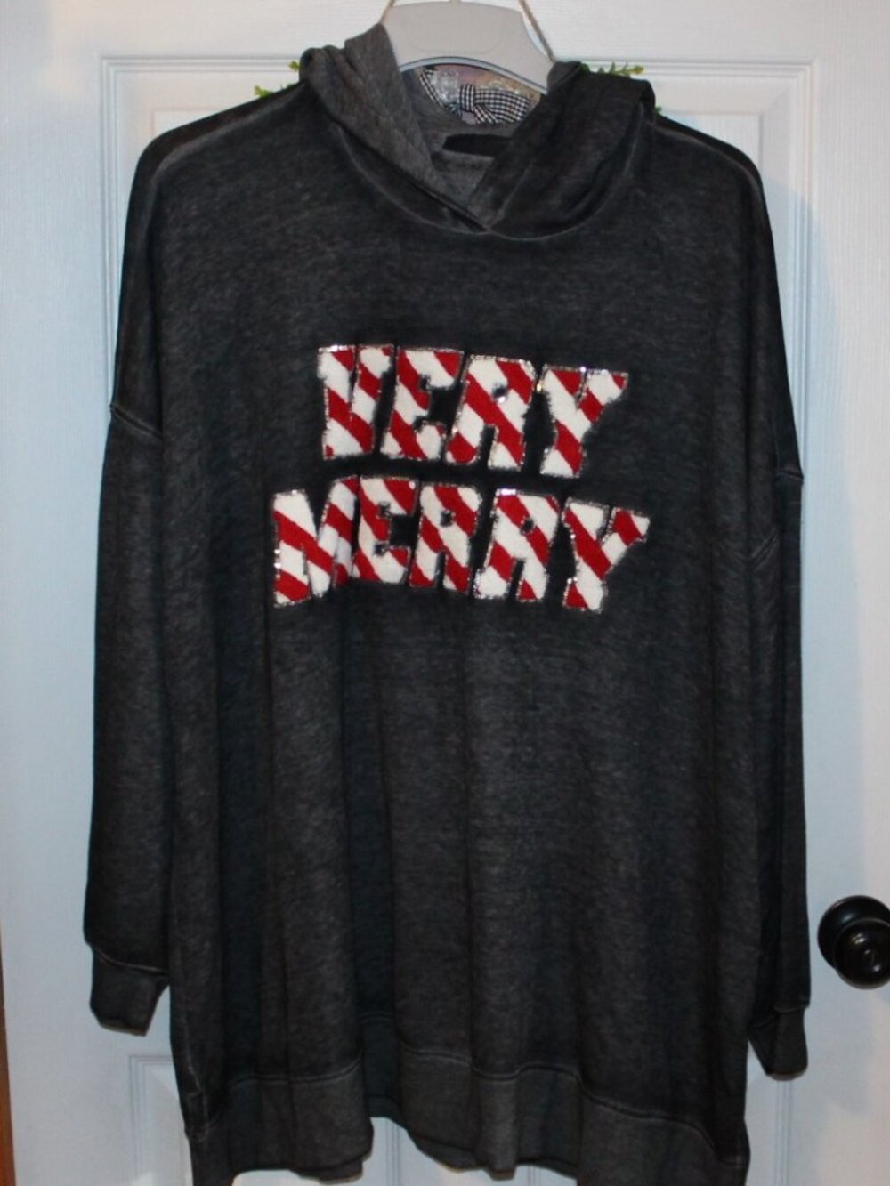 NWT lightweight hoodie, "Very Merry" sweatshirt Or. $65 Size 26/28